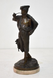 Joven fumando Pipa, escultura, bronce
