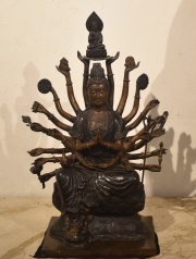 Diosa china de bronce, 24 brazos