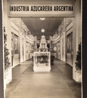 Exposición de la Industria Argentina 1933 - 1934. Album con 32 fotografías. Interesantes fotos de dicha Exposición.