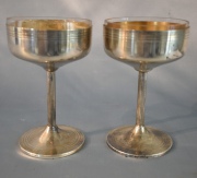 Copas de metal plateado, recipientes de vidrio. 4 Piezas.