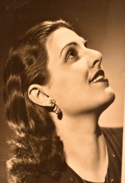 HEINRICH ANNEMARIE, Fotografia de la actriz argentina, DORITA FERREIRO, circa 1946, mide: 11.5 x 17.5 cm.