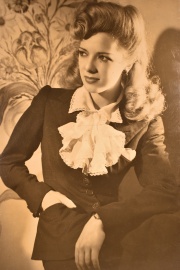 HEINRICH ANNEMARIE, Fotografía de la actriz LILIAN WHITE, circa 1950, mide: 11.5 x 17.5 cm