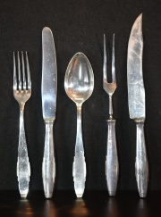 Juego de cubiertos Art Deco, de 38 pzas. metal plateado alemán. Hojas solingen. 12 cuchillos,12 tenedores y 12 cuchar