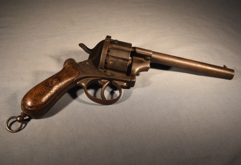 Revolver antiguo, tambor para diez, inoperable. Mediados siglo XIX