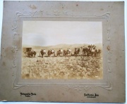 COLONIA FRANCESA DE PIGUE, Albumina, paseo de los colonos en sus carros y sulkis, fotografía de gran tamaño