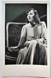 HEINRICH, ANNEMARIE, fotografía de BERTA SINGERMAN, circa 1945.