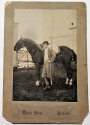 VENINI, fotografía en su portante original de un capataz de estancia, BALCARCE, circa 1906,