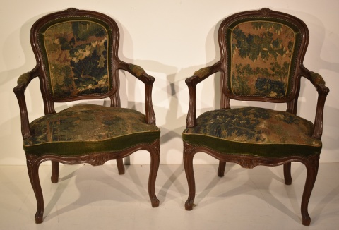 Sillones estilo Luis XV, tapizado tapicería verdure gastado.