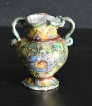 Vaso de cerámica Italiana, decoración floral. Alto 11 cm.