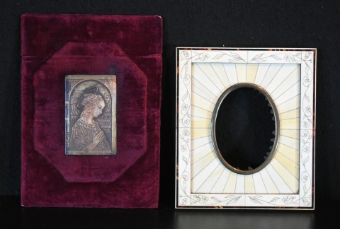 Virgen, plancha de grabado, L. Guslandi (7,5 x 4,8 cm). + un marco cuadrangular tallado (15 x 13 cm). Casa Veltri. 2 pza