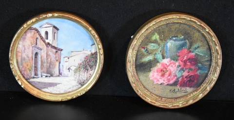 Vaso con flores y Calle de pueblo, 2 acuarelas circulares, miniaturas, firmadas: Duchesne; y otra M.Chalibert. C. Veltri
