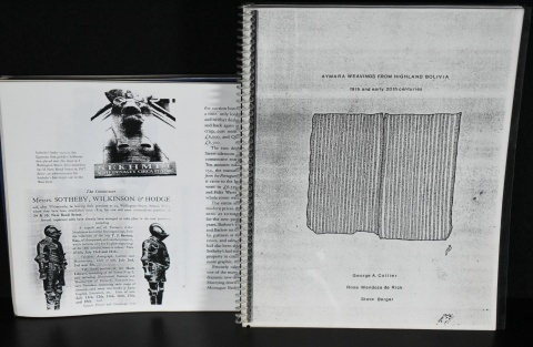 Ponchos de Bolivia; y Sothebys Bidding for Glass. 2 Libros fotocopiados, 2 Vol.