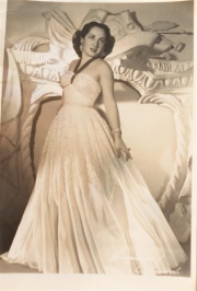 HEINRICH Annemarie. Fotografía de la actriz argentina, ANGELICA ANCHART, año 1949, mide 11 x 17 cm