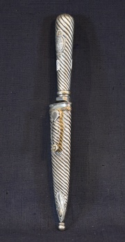 Cuchillo criollo gallonado con iniciales JG. 23 cm. Platero Fernandez