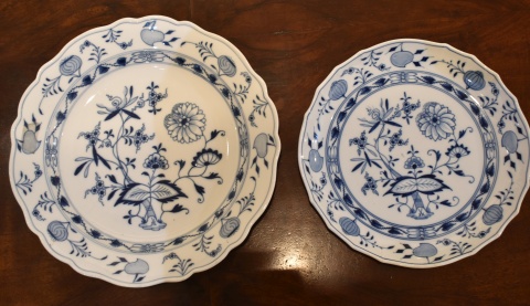 Dos fuentes Meissen, porcelana, modelo de la cebolla