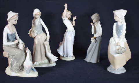 5 figuras de porcelana de Lladro Y Casades. pequeñas averías