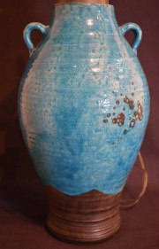 Vaso con tipología oriental, cerámica esmaltada turquesa. 40,5 cm.
