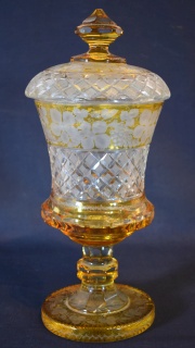 Copón de cristal con decoración de la vid, neutro y amarillo