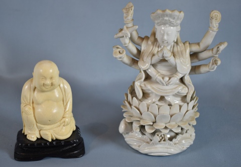 Pequeña Bodhisattva blanc de chine (rest.) y peq. buda marfil; chinos.