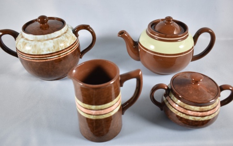 Juego para té en cerámica marrón y celeste. Tetera azucarera lechera y gran azucarera-