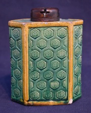 Pote octogonal de cerámica china, Cachadura