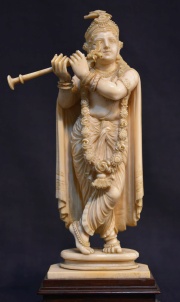 Flautista Hindú, talla de marfil.