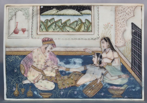 En el harem y pareja junto al cebu, deterioros. Dos miniaturas hindúes.Uno fisurado