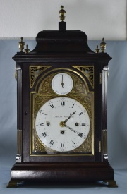 Reloj de mesa Eardley Norton, London. Caja de madera (177)