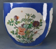 Cachet Pot porcelana oriental celeste, reservas con flores. Con rotura. (292)