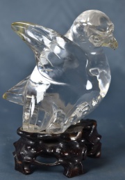 Paloma de cristal de roca con pie. Restaurada. (78)