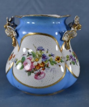 Vaso porcelana turquesa con flores. Restaurada. (467)