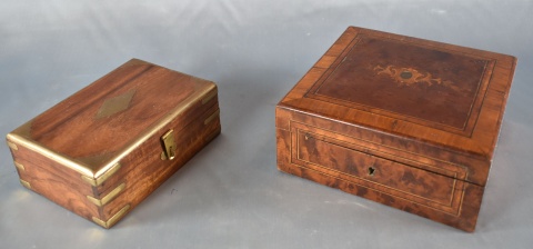 Dos cajas de madera distintas