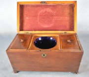 Gran caja victoriana de caoba. Interior con bowl y dos tapas.