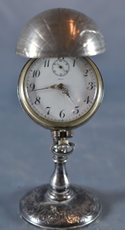 Reloj de bolsillo con pie con globo terraqueo, miniatura