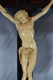 Crucifijo, Cristo de marfil. Ex col. Sara J. de Anchorena de Leloir (515)