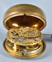 Reloj de Bolsillo Inglés de bronce antiguo, caja bronce y cary, desperfectos. (568).