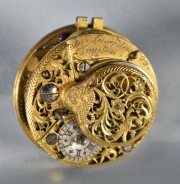 Reloj de Bolsillo Con números romanos y atrás pareja brindando. Averías y faltantes. (549).