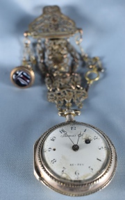 Reloj de Bolsillo Thomas Fils, Au - Puy. Con chatelaine de metal. Cachaduras. (558).