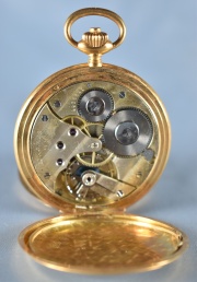Reloj de Bolsillo Longines de oro. Faltantes, averías. En estuche. (570).