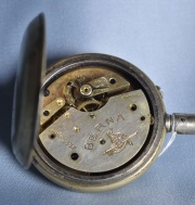 Reloj de Bolsillo Suizo, Berna, de metal. Roturas. Faltantes. (574).