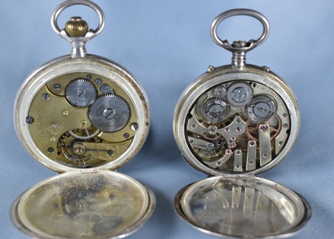 Tres Relojes Bolsillo: A.Huguenin & Sons. Faltan agujas y perilla; Omega con faltantes. (583 y 584). y otro + peq. S/N°