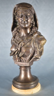 Busto de Mujer con cofia, escultura