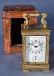 Carriage Clock bronce labrado Made in France Altura 8,5cm con estuche de cuero. C. LL.
