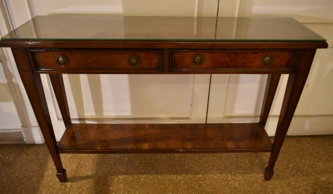 Pequeño Dresser de la casa Dunbar, raíz de nogal, 2 cajones. Alto 72 cm.