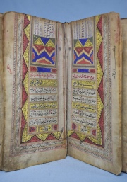 Un volumen, escritura árabe. 25,5 x 15 cm.