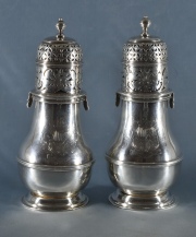 Dos Cernidores plata inglesa con escudo nobiliario.