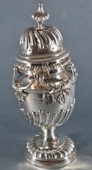 Cernidor plata inglesa, Alto 25 cm. Peso 430 g. Año 1885.