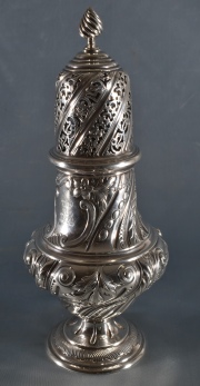 Cernidor plata inglesa, Alto 25 cm. Peso 430 g. Año 1885.