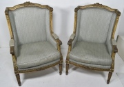 Dos Sillones bergere, estilo Luis XVI , tapizado celeste con tachas y almohadones. Pequeña restauración.