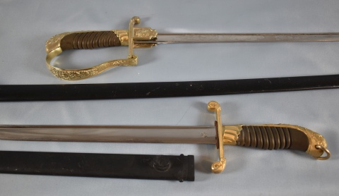 Cuchillo y espada militar. 2 Piezas